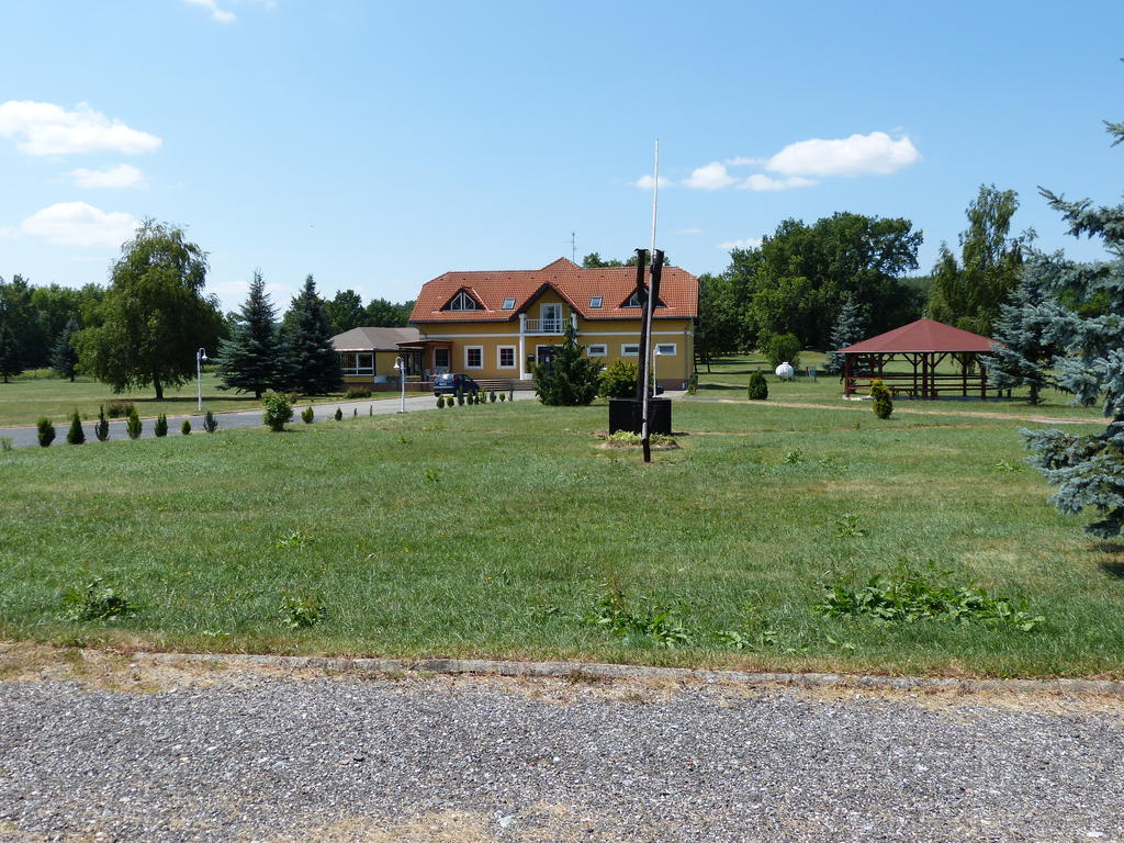To Panzio Orseg Bajansenye Bed & Breakfast Екстериор снимка
